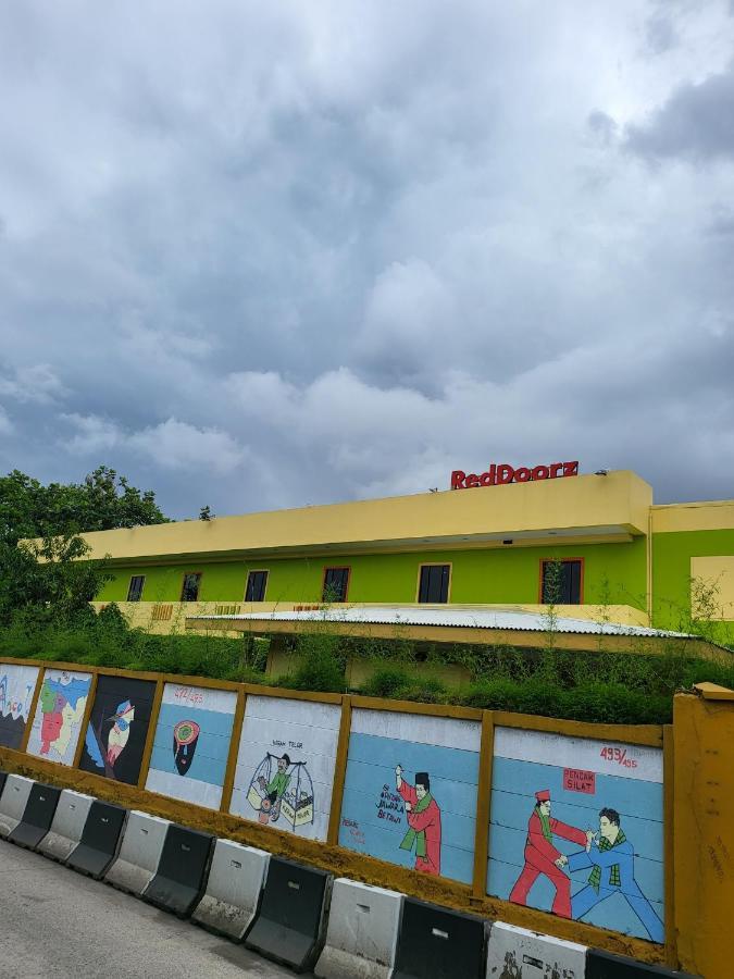 Reddoorz Plus Near Dunia Fantasi Ancol Jakarta Exterior photo